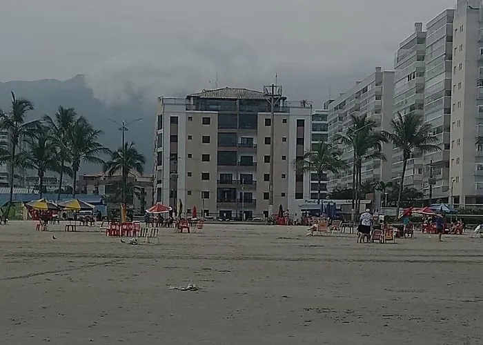 Lindo apartamento em frente à praia com piscina Bertioga